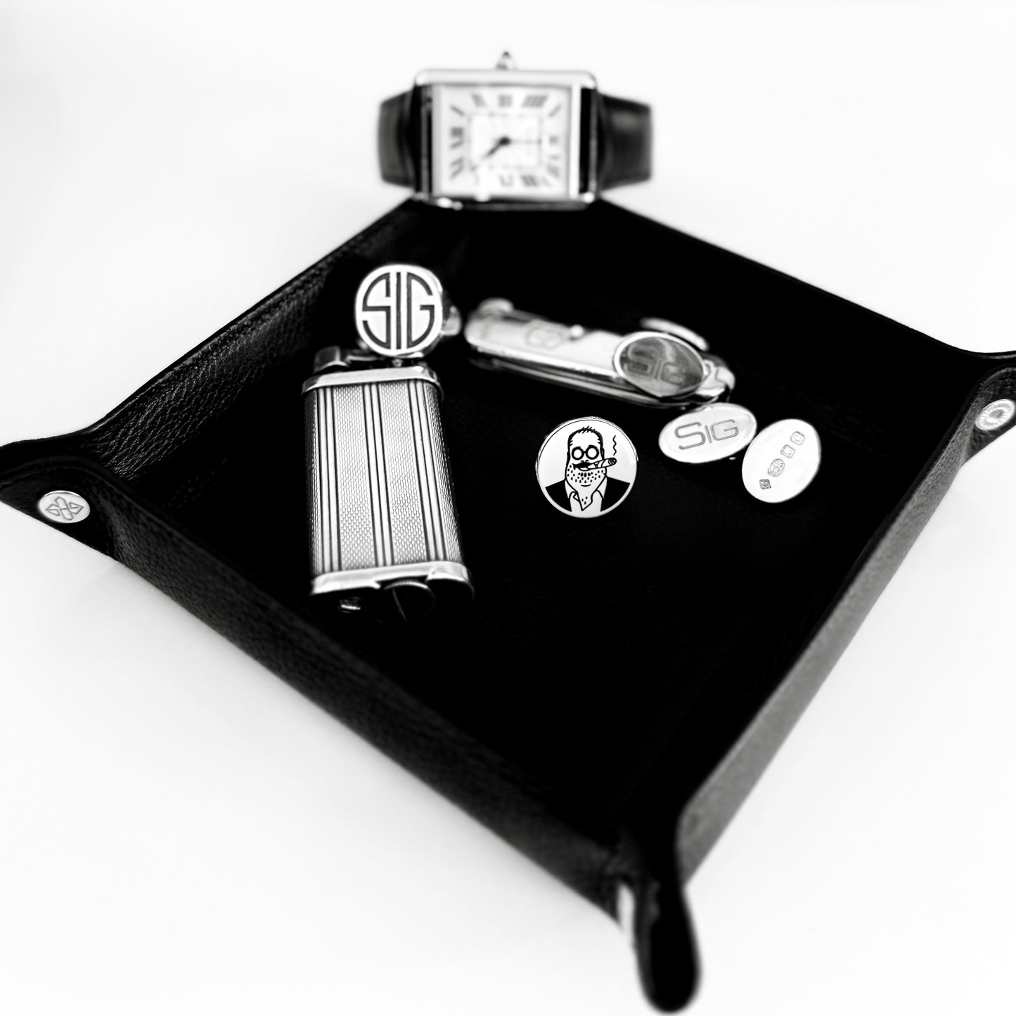 THE SIG CIGAR CLOISONNÉ LAPEL PIN