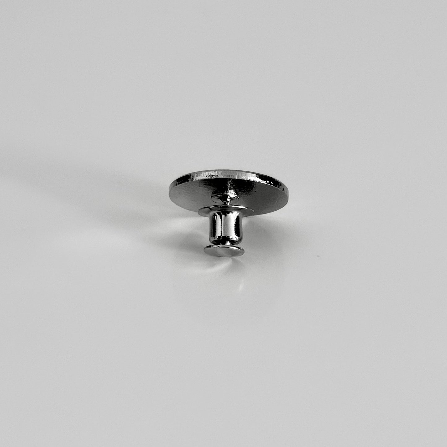 THE SIG CIGAR CLOISONNÉ LAPEL PIN